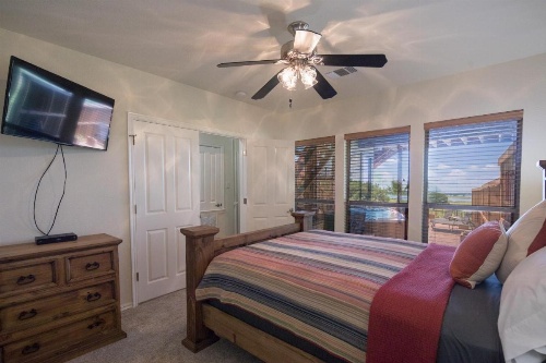 Lakeside Haven Townhouse image 17